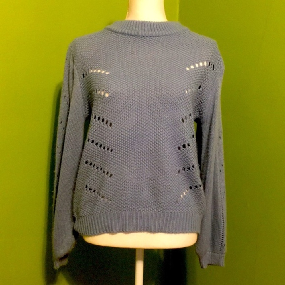 Blue Long sleeved round neck pullover sweater